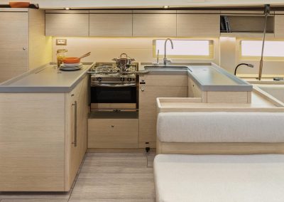 oceanis51.1_interieur_cuisinedetails